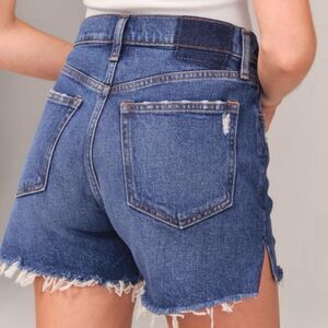 Abercrombie & Fitch The 4” Mom Short High Rise Distressed Denim Shorts NWT